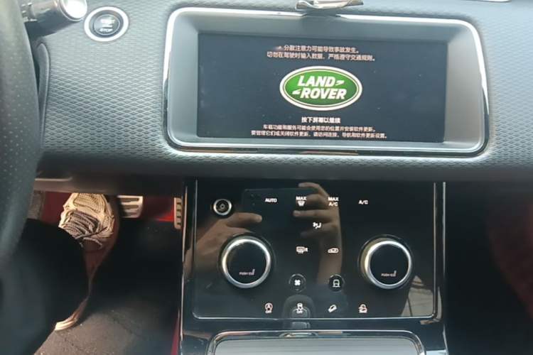 Used Land Rover Range Evoque 2020 249 PS R-DYNAMIC S Sport Edition Audio And AC Panel