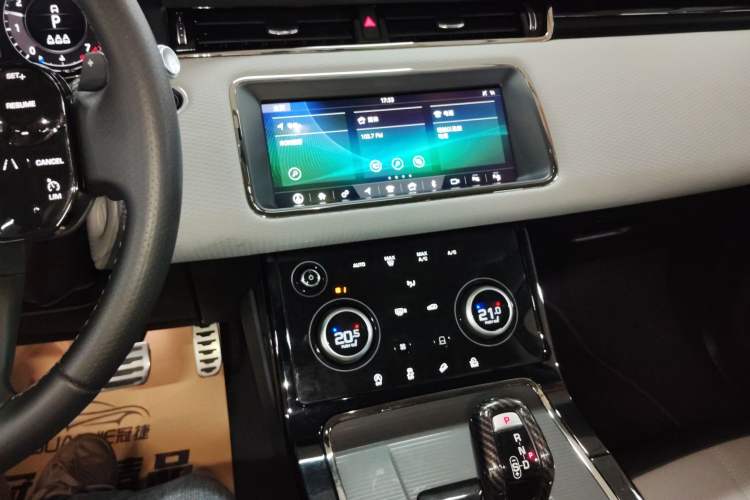 Used Land Rover Range Evoque 2020 249 PS R-DYNAMIC S Sport Edition Audio And AC Panel