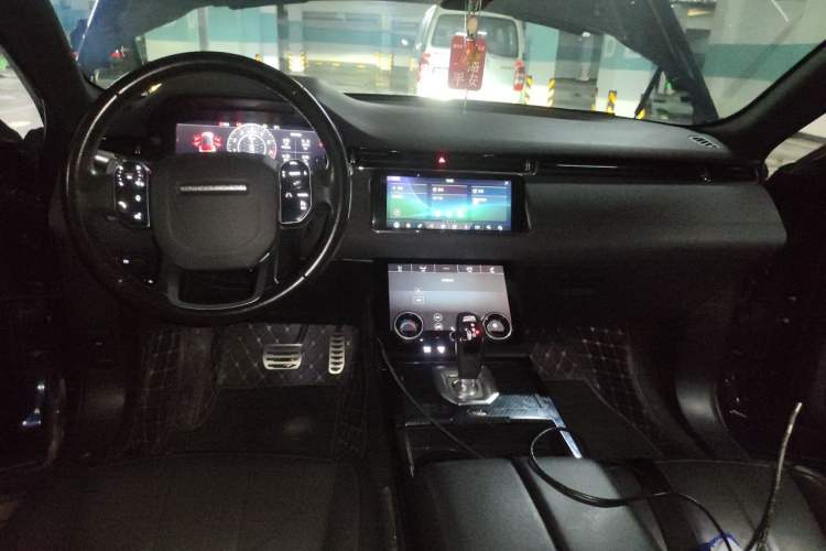 Used Land Rover Range Evoque 2020 249 PS R-DYNAMIC SE Sport Technology Edition Center Console