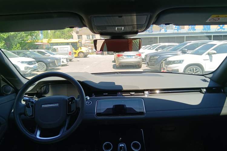 Used Land Rover Range Evoque 2020 249 PS R-DYNAMIC SE Sport Technology Edition Center Console