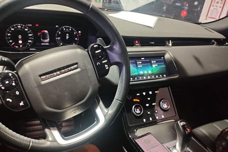 Used Land Rover Range Evoque 2020 249 PS R-DYNAMIC S Sport Edition Center Console