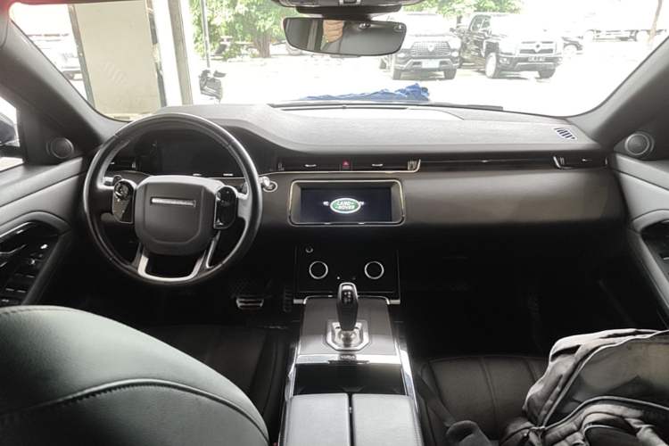 Used Land Rover Range Evoque 2020 249 PS R-DYNAMIC S Sport Edition Center Console