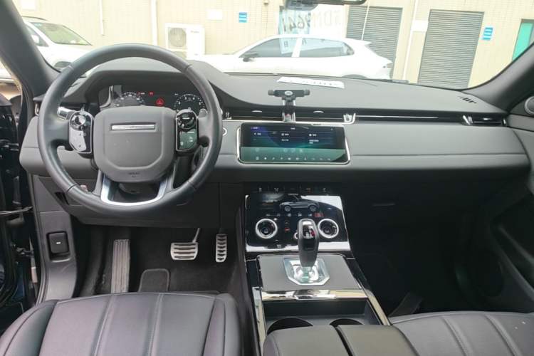 Used Land Rover Range Evoque 2020 249 PS R-DYNAMIC SE Sport Technology Edition Center Console