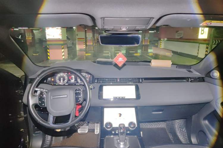 Used Land Rover Range Evoque 2020 249 PS R-DYNAMIC SE Sport Technology Edition Center Console