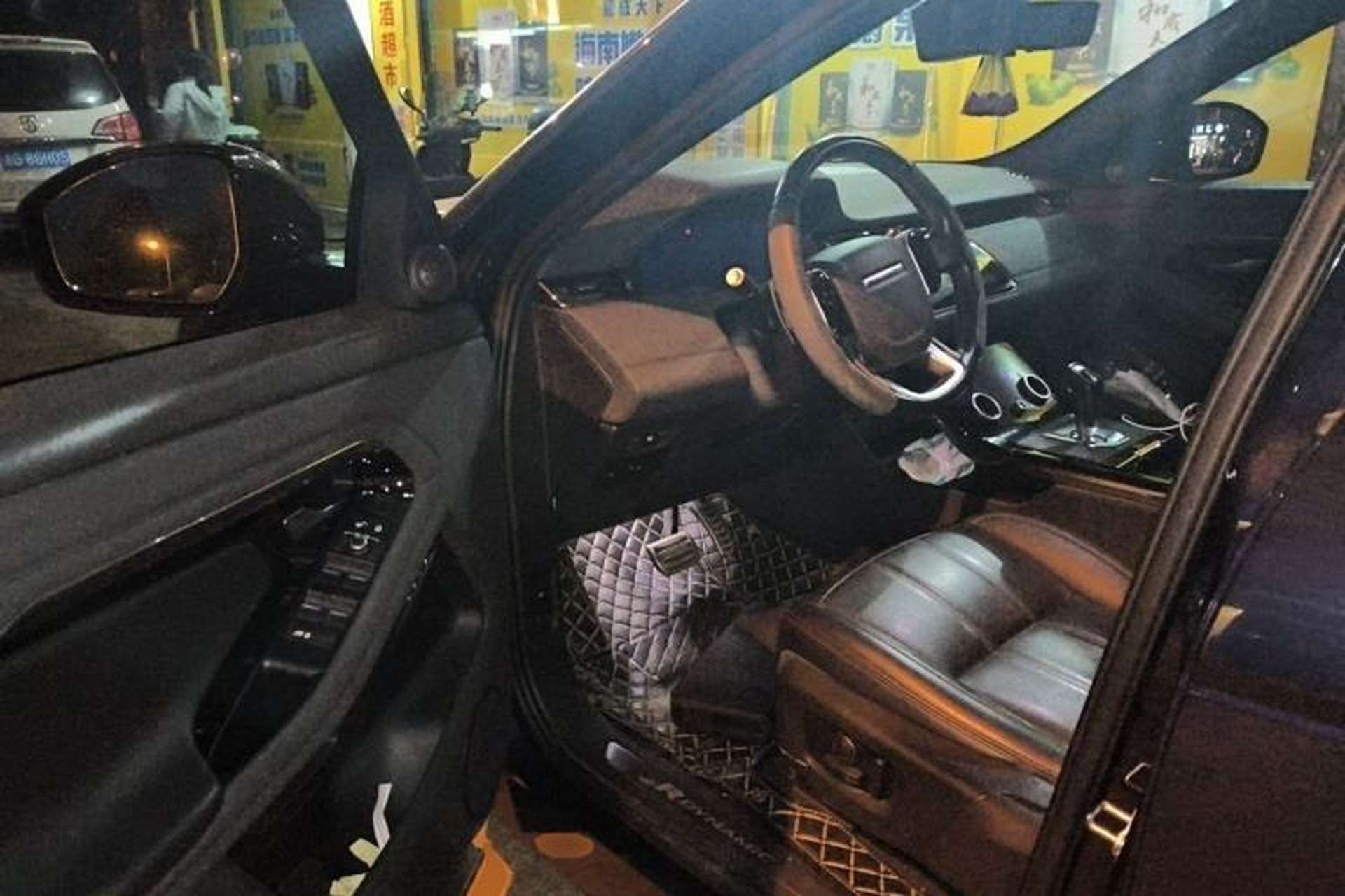 Used Land Rover Range Evoque 2020 249 PS R-DYNAMIC SE Sport Technology Edition Driver Seat