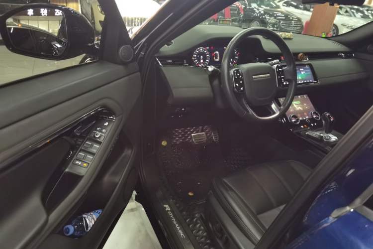 Used Land Rover Range Evoque 2020 249 PS R-DYNAMIC SE Sport Technology Edition Driver Seat