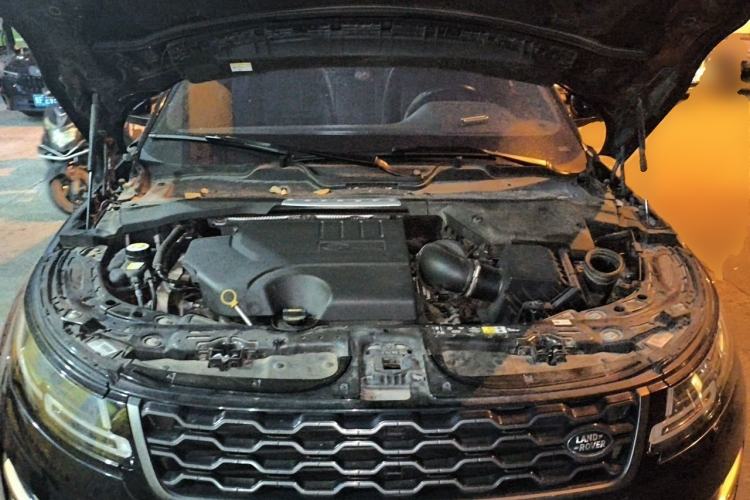 Used Land Rover Range Evoque 2020 249 PS R-DYNAMIC SE Sport Technology Edition Engine Bay