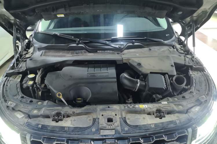 Used Land Rover Range Evoque 2020 249 PS R-DYNAMIC SE Sport Technology Edition Engine Bay