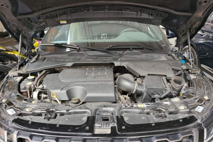 Used Land Rover Range Evoque 2020 249 PS R-DYNAMIC S Sport Edition Engine Bay