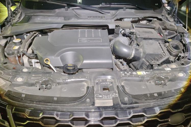 Used Land Rover Range Evoque 2020 249 PS R-DYNAMIC SE Sport Technology Edition Engine Bay