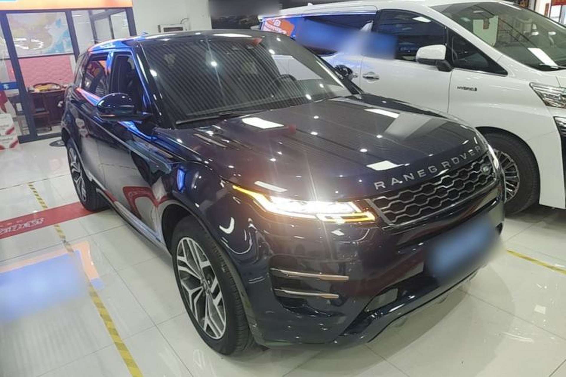 Used Land Rover Range Evoque 2020 249 PS R-DYNAMIC SE Sport Technology Edition Front Right 45 Deg