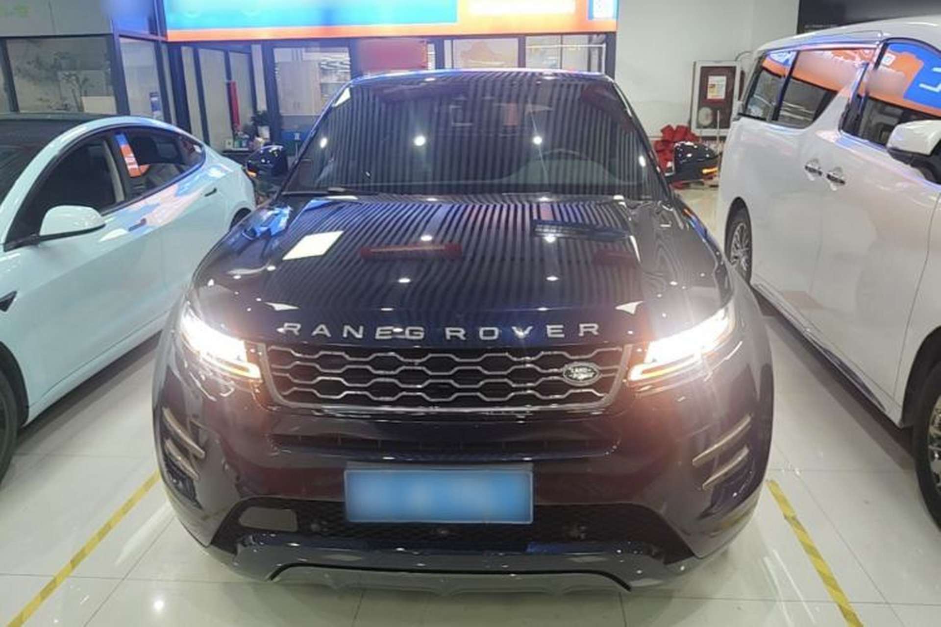 Used Land Rover Range Evoque 2020 249 PS R-DYNAMIC SE Sport Technology Edition Front
