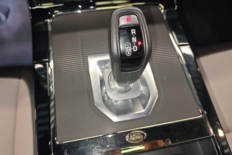 Used Land Rover Range Evoque 2020 249 PS R-DYNAMIC S Black Edition Sport Version Gear Lever