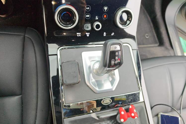 Used Land Rover Range Evoque 2020 249 PS R-DYNAMIC SE Sport Technology Edition Gear Lever