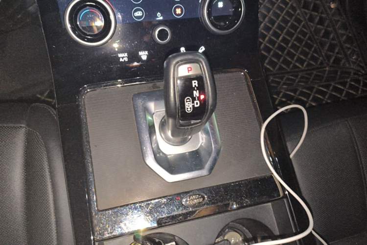 Used Land Rover Range Evoque 2020 249 PS R-DYNAMIC SE Sport Technology Edition Gear Lever