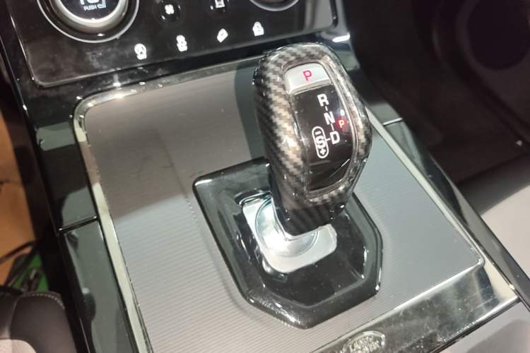 Used Land Rover Range Evoque 2020 249 PS R-DYNAMIC S Sport Edition Gear Lever