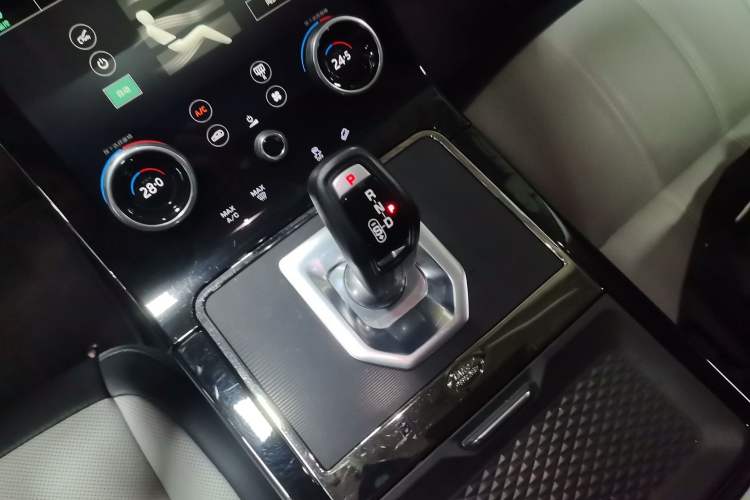 Used Land Rover Range Evoque 2020 249 PS R-DYNAMIC SE Sport Technology Edition Gear Lever