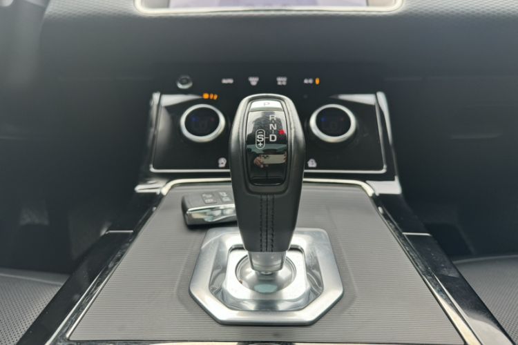 Used Land Rover Range Evoque 2020 249 PS R-DYNAMIC S Sport Edition Gear Lever