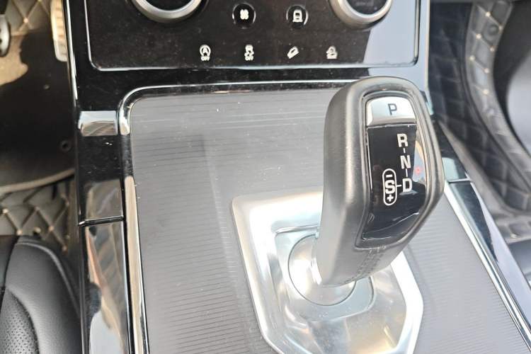 Used Land Rover Range Evoque 2020 249 PS R-DYNAMIC S Sport Edition Gear Lever
