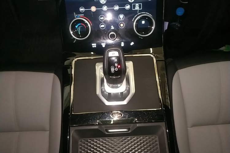 Used Land Rover Range Evoque 2020 249 PS R-DYNAMIC SE Sport Technology Edition Gear Lever