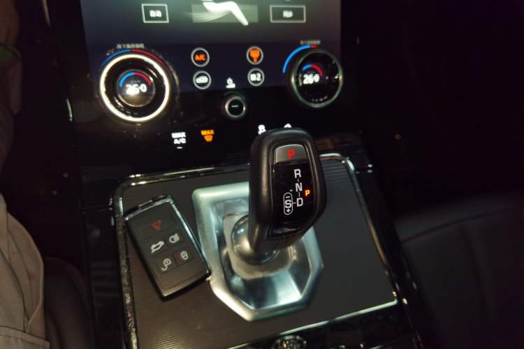Used Land Rover Range Evoque 2020 249 PS R-DYNAMIC SE Sport Technology Edition Gear Lever