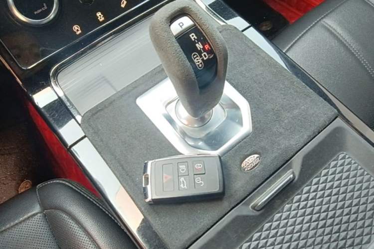 Used Land Rover Range Evoque 2020 249 PS R-DYNAMIC S Sport Edition Gear Lever