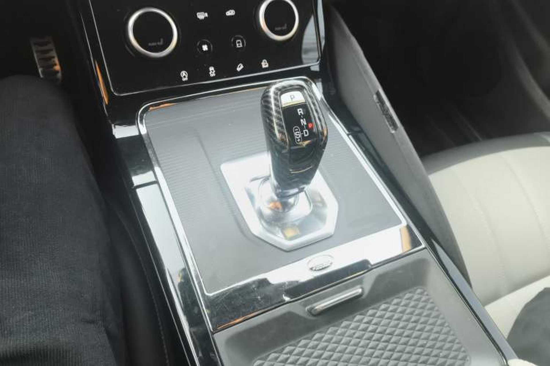 Used Land Rover Range Evoque 2020 249 PS R-DYNAMIC S Sport Edition Gear Lever