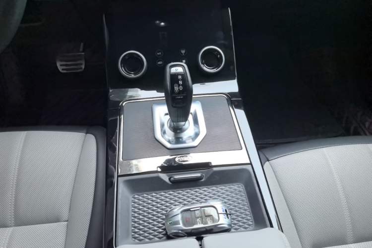 Used Land Rover Range Evoque 2020 249 PS R-DYNAMIC SE Sport Technology Edition Gear Lever