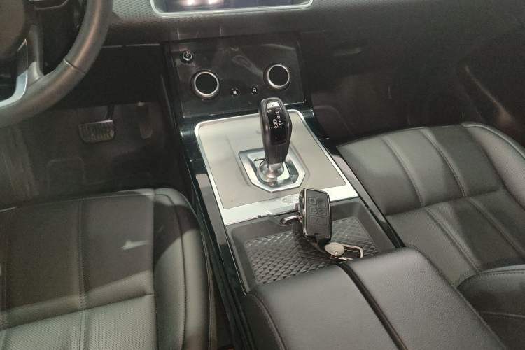 Used Land Rover Range Evoque 2020 249 PS R-DYNAMIC S Sport Edition Gear Lever