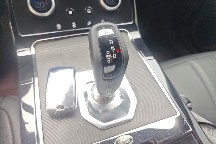 Used Land Rover Range Evoque 2020 249 PS R-DYNAMIC S Sport Edition Gear Lever