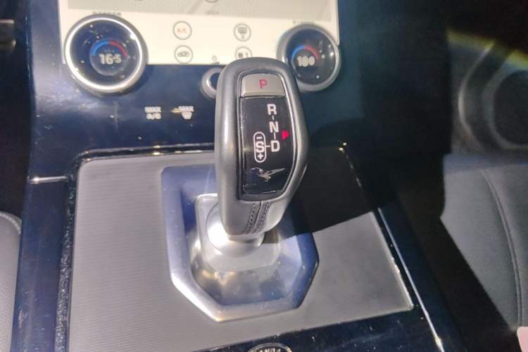 Used Land Rover Range Evoque 2020 249 PS R-DYNAMIC SE Sport Technology Edition Gear Lever