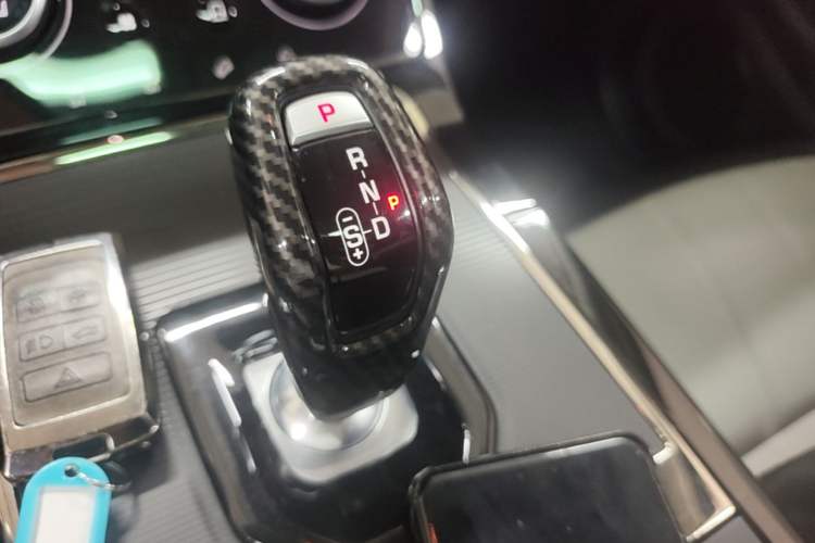 Used Land Rover Range Evoque 2020 249 PS R-DYNAMIC S Sport Edition Gear Lever