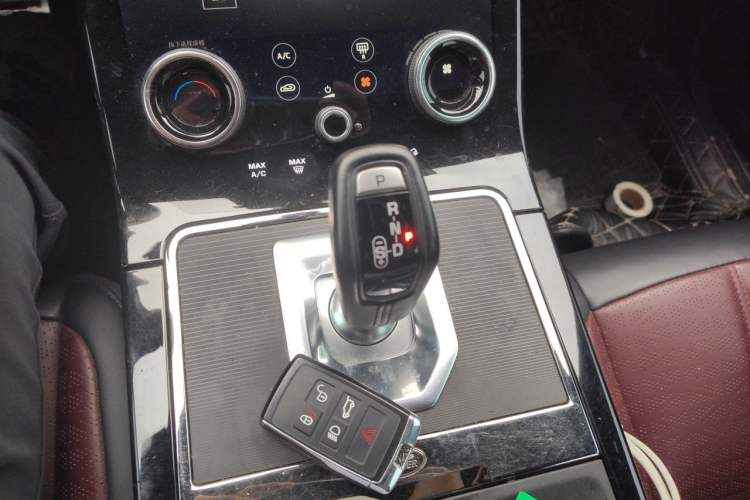 Used Land Rover Range Evoque 2020 249 PS R-DYNAMIC S Sport Edition Gear Lever