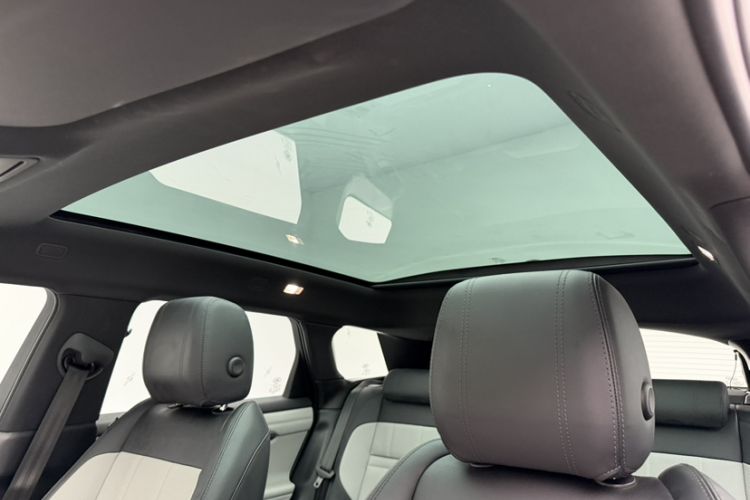Used Land Rover Range Evoque 2020 249 PS R-DYNAMIC SE Sport Technology Edition Headliner