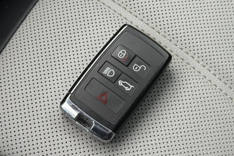 Used Land Rover Range Evoque 2020 249 PS R-DYNAMIC SE Sport Technology Edition Interior 1