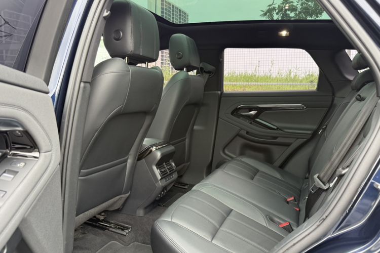 Used Land Rover Range Evoque 2020 249 PS R-DYNAMIC SE Sport Technology Edition Interior 11