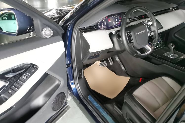 Used Land Rover Range Evoque 2020 249 PS R-DYNAMIC S Sport Edition Interior 2