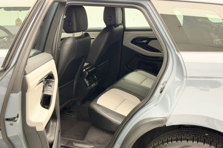 Used Land Rover Range Evoque 2020 249 PS R-DYNAMIC SE Sport Technology Edition Interior 2