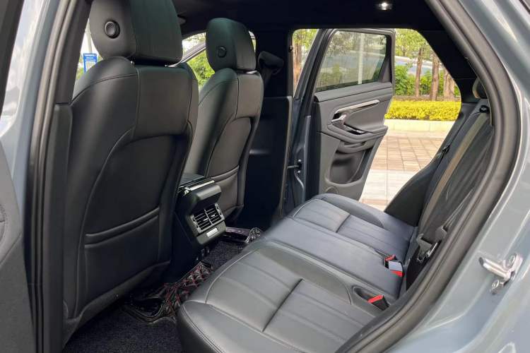 Used Land Rover Range Evoque 2020 249 PS R-DYNAMIC SE Sport Technology Edition Interior 3