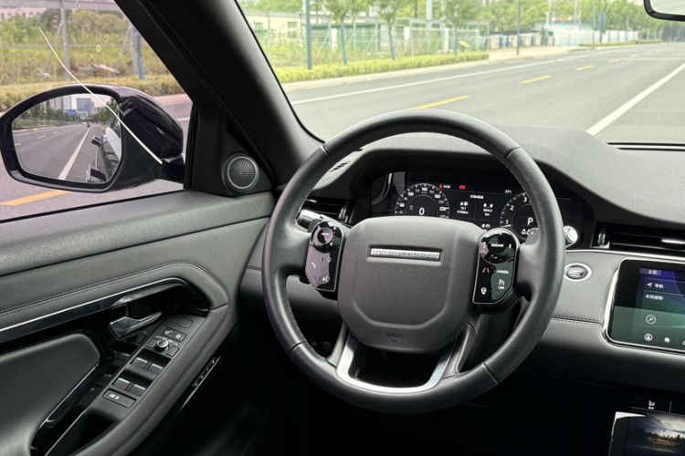 Used Land Rover Range Evoque 2020 249 PS R-DYNAMIC SE Sport Technology Edition Interior 3