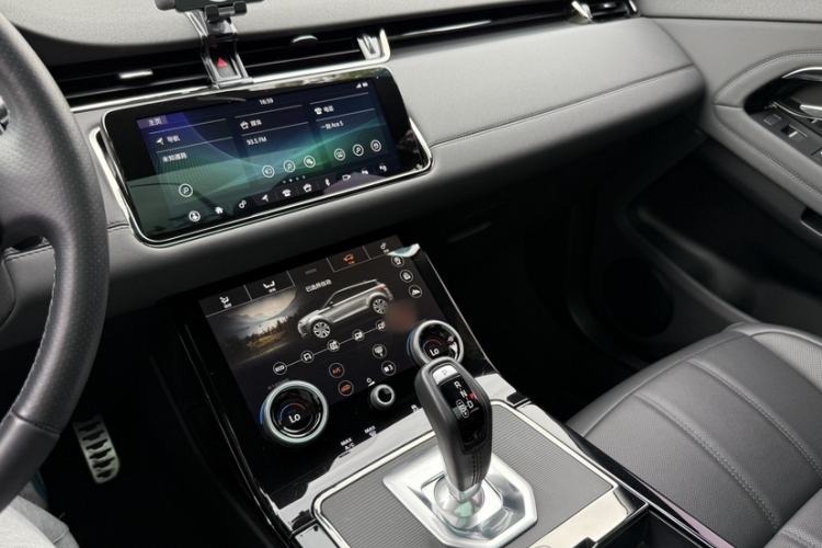 Used Land Rover Range Evoque 2020 249 PS R-DYNAMIC SE Sport Technology Edition Interior 4
