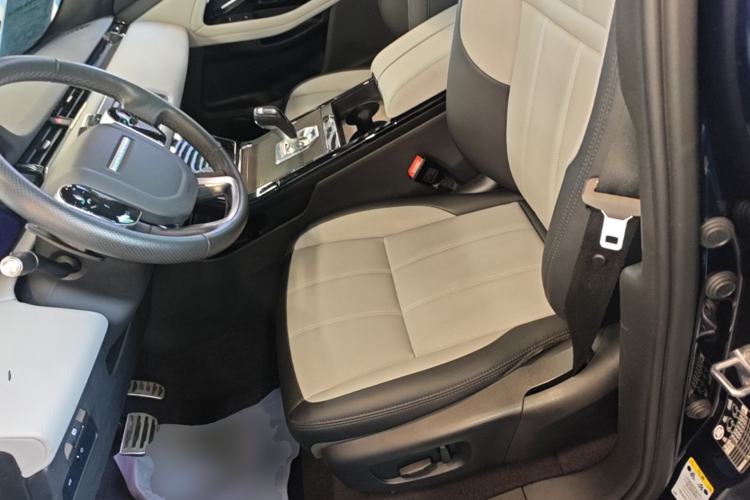Used Land Rover Range Evoque 2020 249 PS R-DYNAMIC S Black Edition Sport Version Left Front Seat
