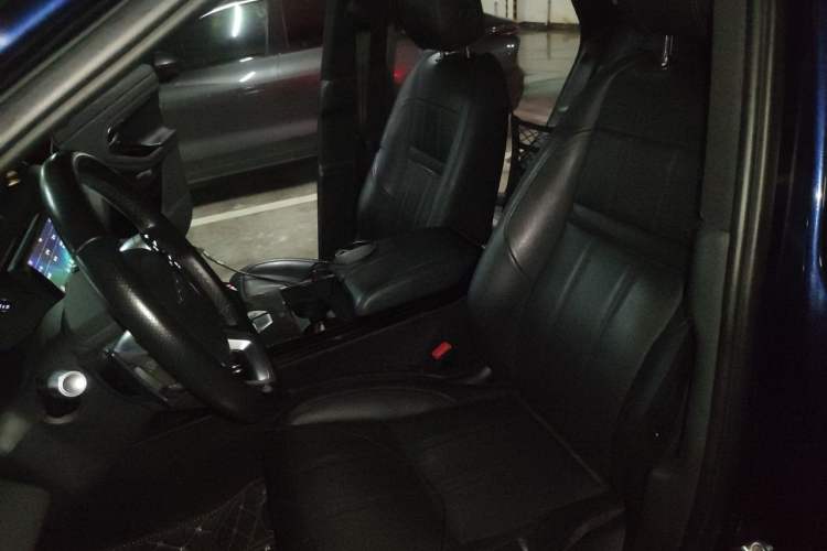 Used Land Rover Range Evoque 2020 249 PS R-DYNAMIC SE Sport Technology Edition Left Front Seat