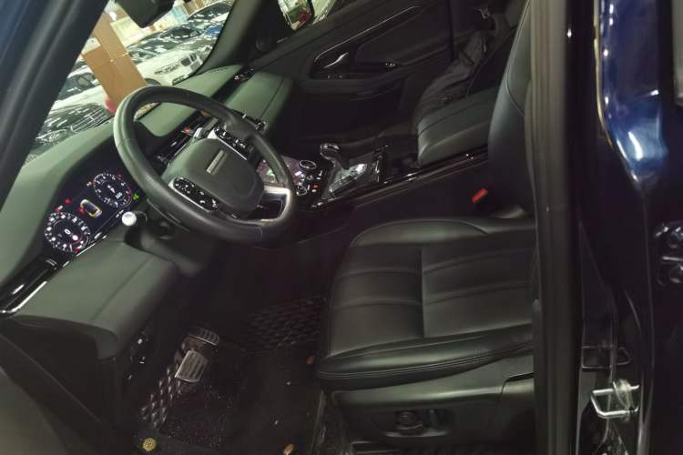 Used Land Rover Range Evoque 2020 249 PS R-DYNAMIC SE Sport Technology Edition Left Front Seat