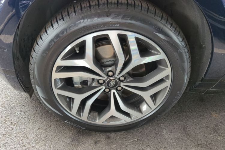 Used Land Rover Range Evoque 2020 249 PS R-DYNAMIC S Sport Edition Left Front Wheel Hub