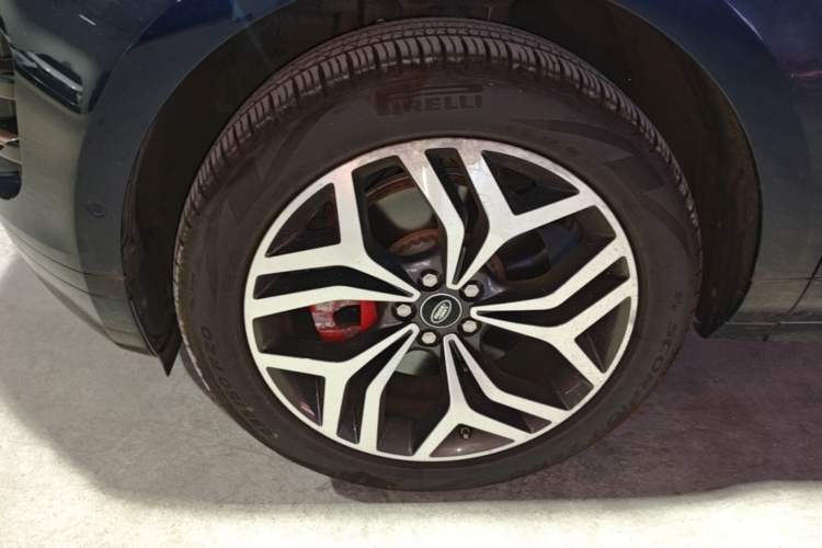 Used Land Rover Range Evoque 2020 249 PS R-DYNAMIC S Sport Edition Left Front Wheel Hub