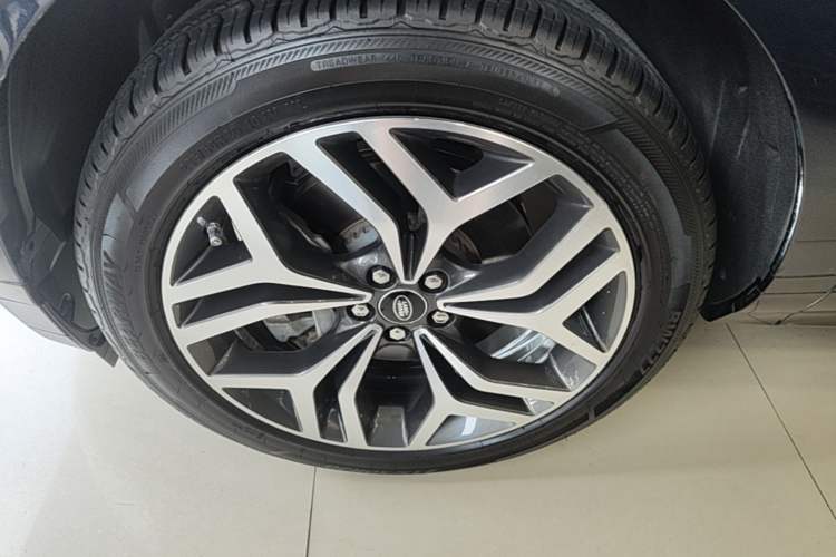 Used Land Rover Range Evoque 2020 249 PS R-DYNAMIC S Sport Edition Left Front Wheel Hub