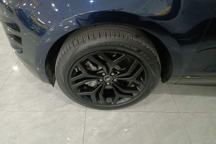 Used Land Rover Range Evoque 2020 249 PS R-DYNAMIC S Blackened Sport Technology Edition Left Front Wheel Hub
