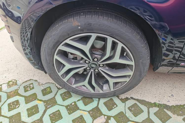 Used Land Rover Range Evoque 2020 249 PS R-DYNAMIC SE Sport Technology Edition Left Front Wheel Hub