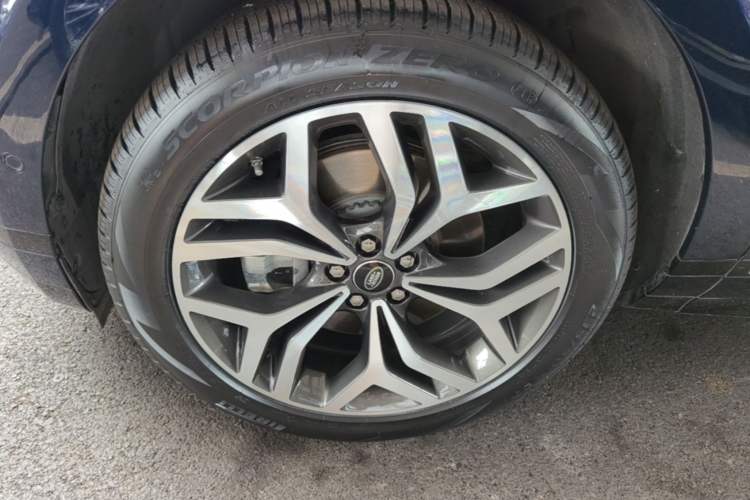 Used Land Rover Range Evoque 2020 249 PS R-DYNAMIC S Sport Edition Left Front Wheel Hub